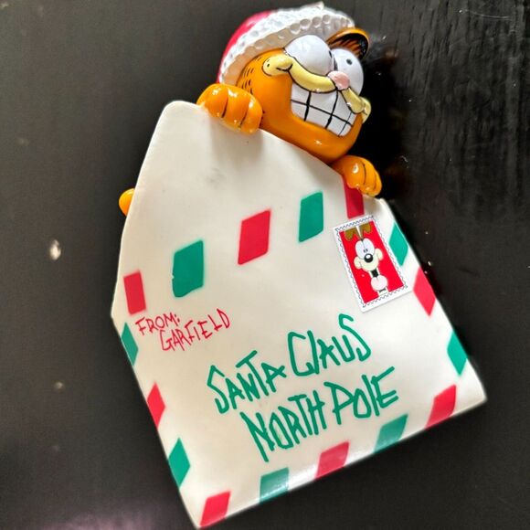 Vintage Garfield Mailing Himself To North Pole Christmas Holiday Tree Ornament - Picture 1 of 5